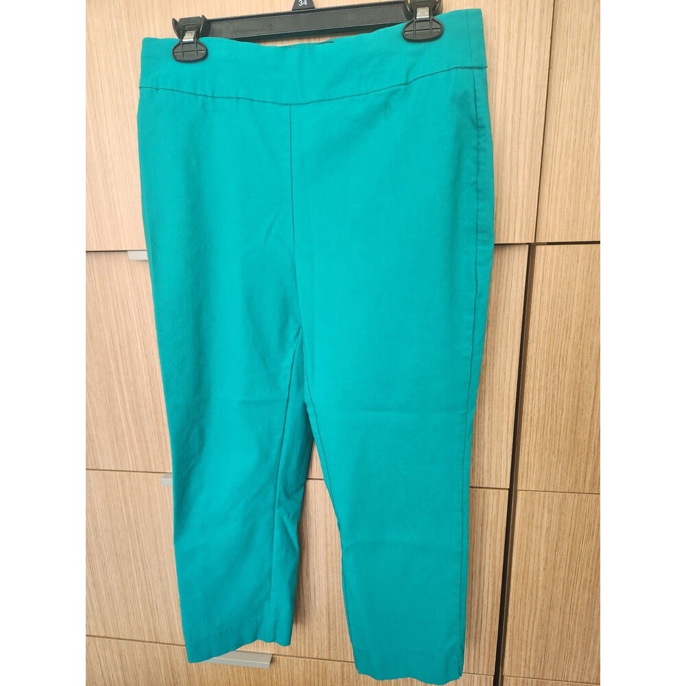 So Slimming by Chico's Green Pull-on Crop Pants Size 1 US 8